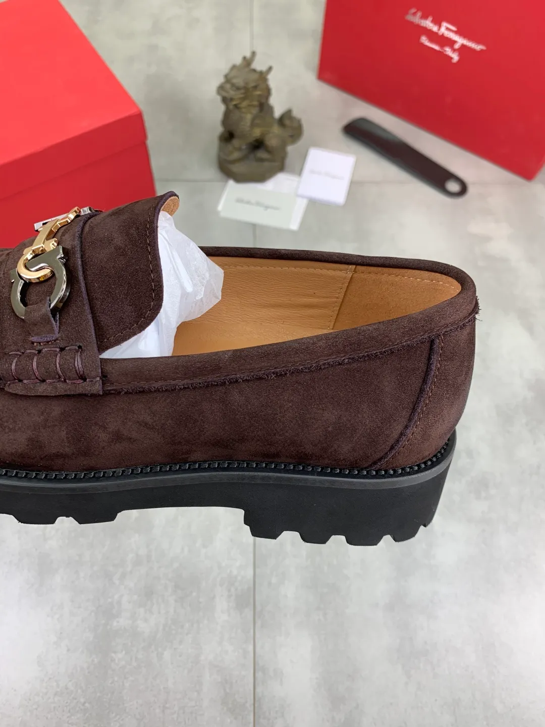 Men's shoes 💰P500 New model [Ferragamo/Ferragamo] Latest model Original imported calfskin, imported pigskin lining + original luxury metal buckle + original rubber outsole Soft and comfortable Size number: 38-44
